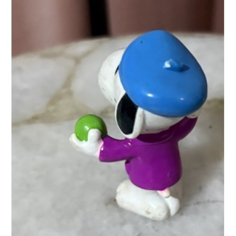 PEANUTS Snoopy with Easter Egg Basket PVC Figure - Picture 3 of 6